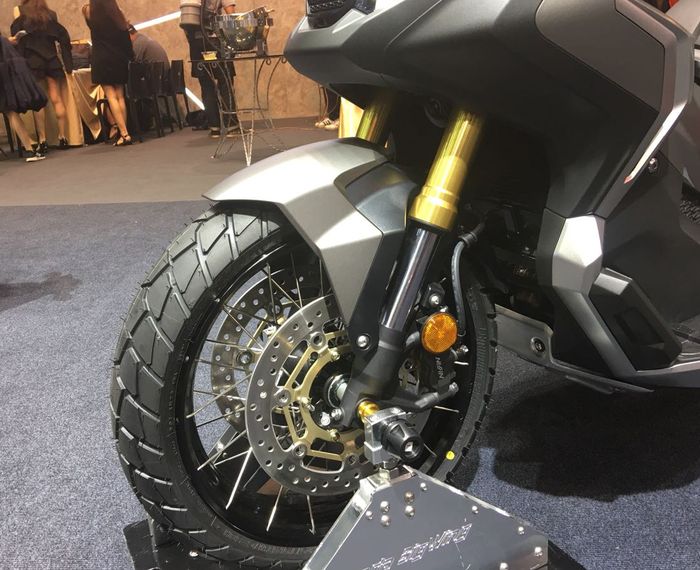 Sokbreker upside-down dan kaliper radial