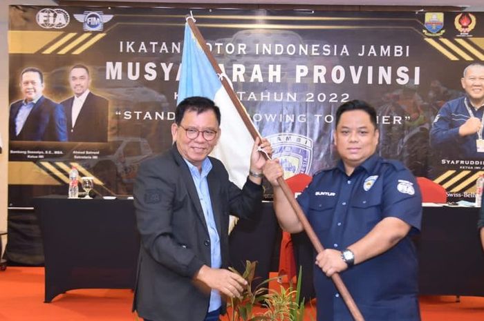 A.M Guntur Muchtar (kanan) terpilih jadi Ketua Umum IMI Pengprov Jambi 2022-2026