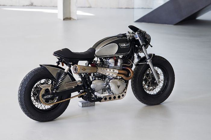 Triumph Bonneville 865 cafe racer yang tampil sangar dan keren