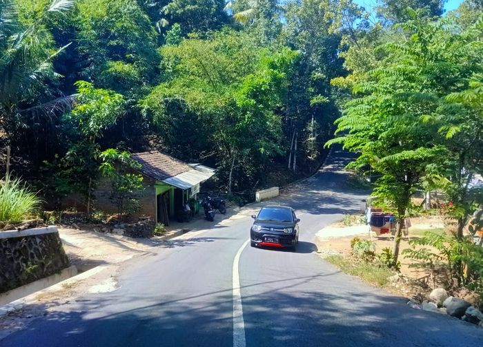 Suzuki Ignis GL AGS menuju wisata hutan pinus Dlingo, Bantul.  Akses jalan lumayan bagus