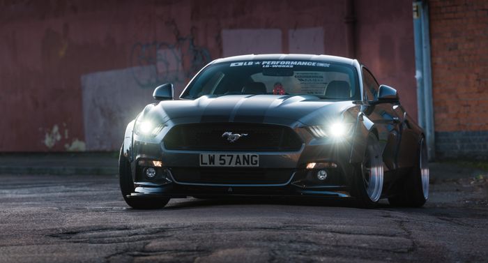 Ford Mustang pakai over fender Liberty Walk