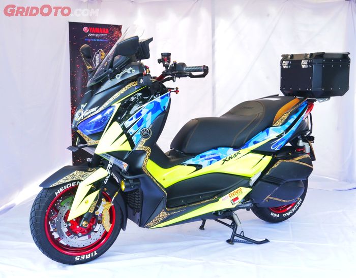 Yamaha XMAX bernuansa batik Cirebon buat touring ke Bali