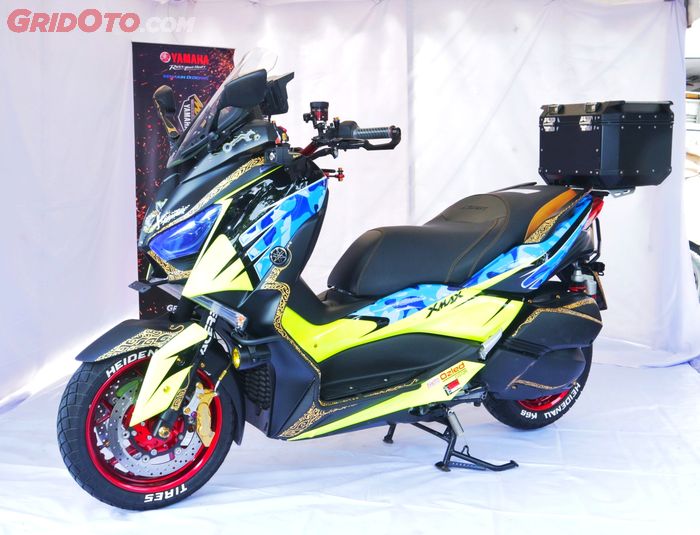 Yamaha XMAX bernuansa batik Cirebon besutan Donz