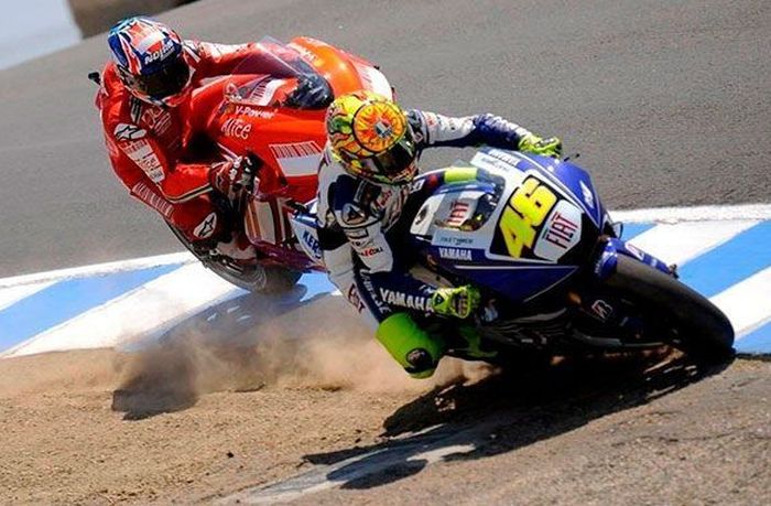 Manuver Valentino Rossi yang paling terkenal adalah saat menyalip Casey Stoner di tikungan Corkscrew pada MotoGP Amerika Serikat 2008 di sirkuit Laguna Seca