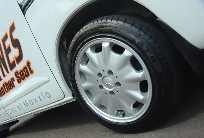 Pakai pelek OEM Mercy, ciri khas penyuka modifikasi tahun '90an dulu