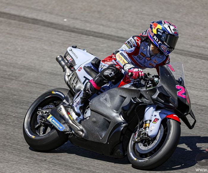 Perihal fairing baru Ducati Desmosedici GP membuat motor lebih baik saat masuk tikungan serta meningkatkan kecepatan, juga diakui Enea Bastianini