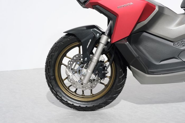 Honda ADV 160 sudah dilengkapi ABS dan Traction Control