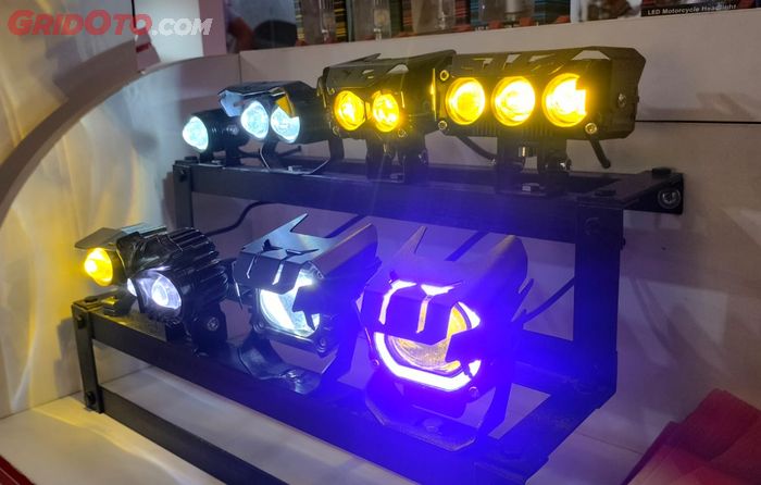 Untuk Yamaha XMAX Connected disarankan pakai lampu tembak dengan daya maksimal 75 watt