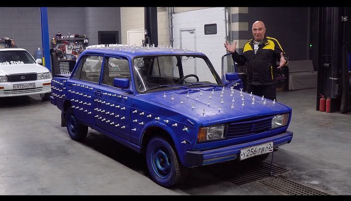 Modifikasi sedan Lada pakai 300 lampu LED
