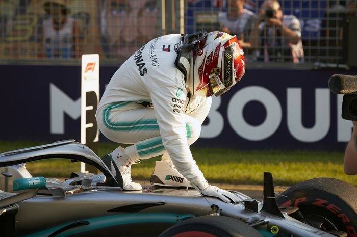 Lewis Hamilton terus mendukung gerakan anti-rasisme
