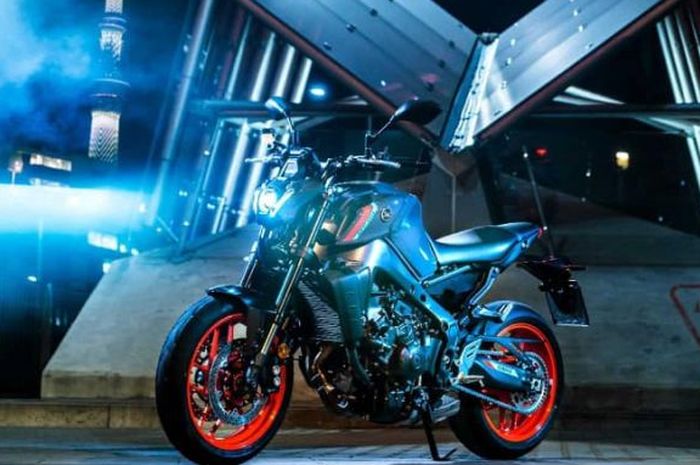 Yamaha MT-09 2021 dengan pilihan warna Storm Fluo.