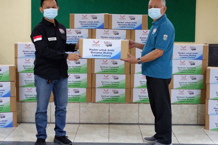 Donasi Wuling Almaz Indonesia kepada Panti Jompo di Ciracas, Jakarta Timur.