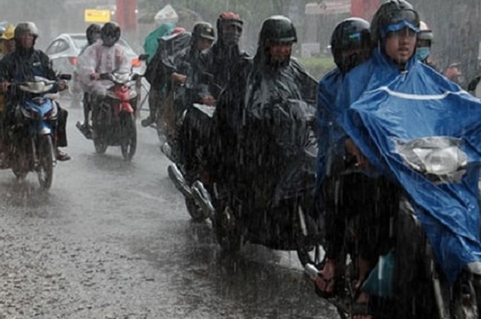 Waspada berkendara saat hujan