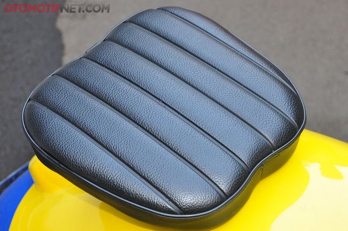 Jok custom imut, kali ini Mio J hanya memuat satu orang 