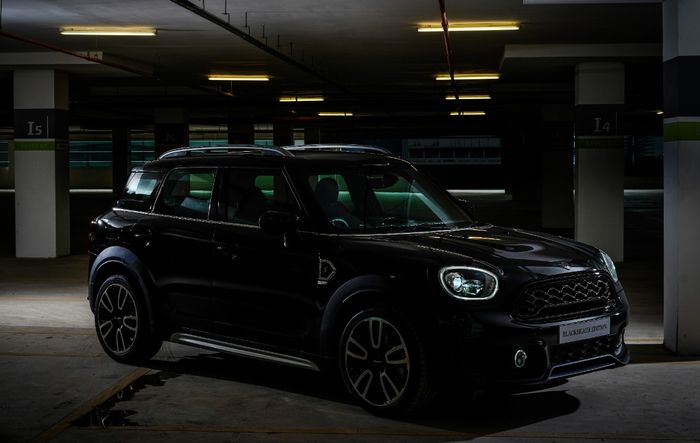 Stiker striping motif brushed alumunium bikin keren penampilan MINI Countryman S Blackheath Edition