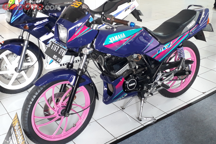 Yamaha RX-Z bewarna ungu lansiran 1998 yang dijual oleh Putro Moge