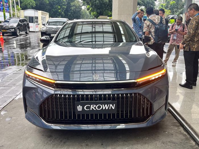 Toyota Crown Hydrogen Fuel Cell