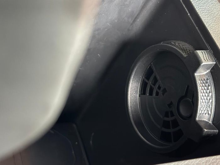 Cool Box di Mitsubishi Xforce yang berfungsi menjaga minuman tetap dingin 