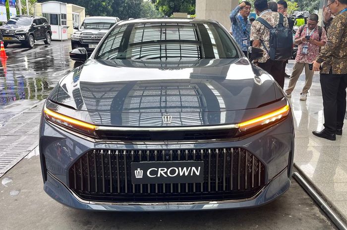 Toyota Crown Hydrogen Fuel Cell