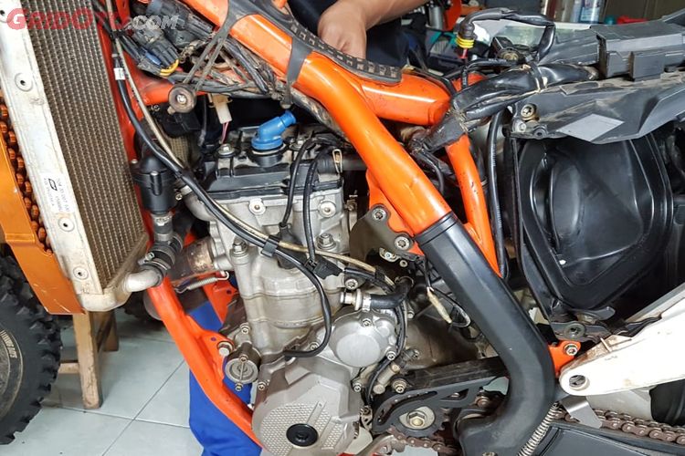 Berapa Liter Oli Yang Dibutuhkan Motor Trail Se Sekali Ganti Oli Gridoto Com