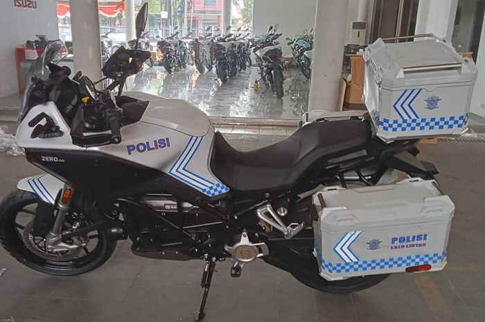 Motor listrik Zero Motorcylce DSR/X di pakai Korlantas Polri untuk pengawalan