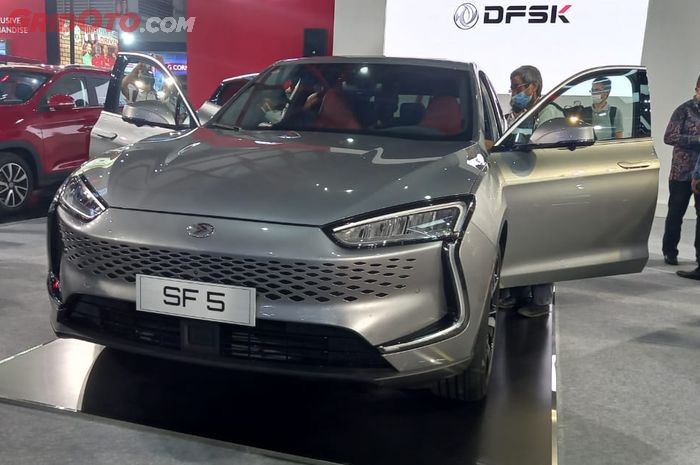 DFSK kembali hadir di pameran IIMS 2022 dengan memperkenalkan kendaraan listriknya Seres SF5