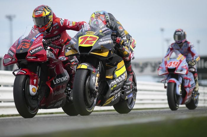 Bakal mengurangi jumlah motor spesifikasi terbaru di MotoGP 2023 mendatang, Manajer tim Ducati  Davide Tardozzi jelaskan alasannya