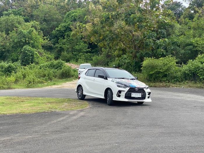 Platform baru serta suspensi di-tuning khusus membuat Toyota Agya GR Sport tidak understeer di tikungan