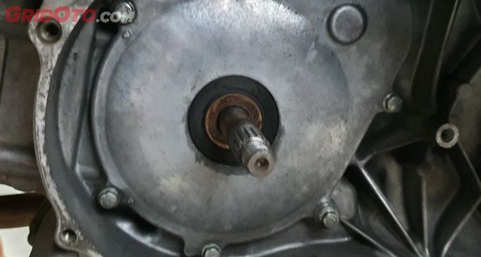 Sil pulley depan Yamaha NMAX punya dimensi yang lebih besar, sehingga bisa ditambal