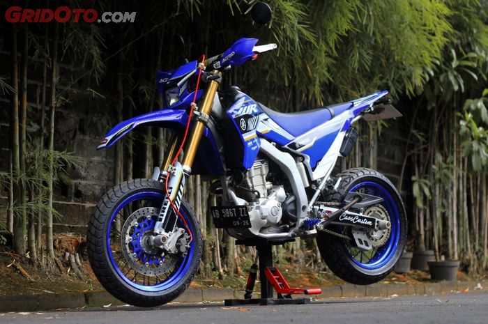 Yamaha WR 250R yang diubah jadi supermoto garapan Caos Custom Bike (CCB)