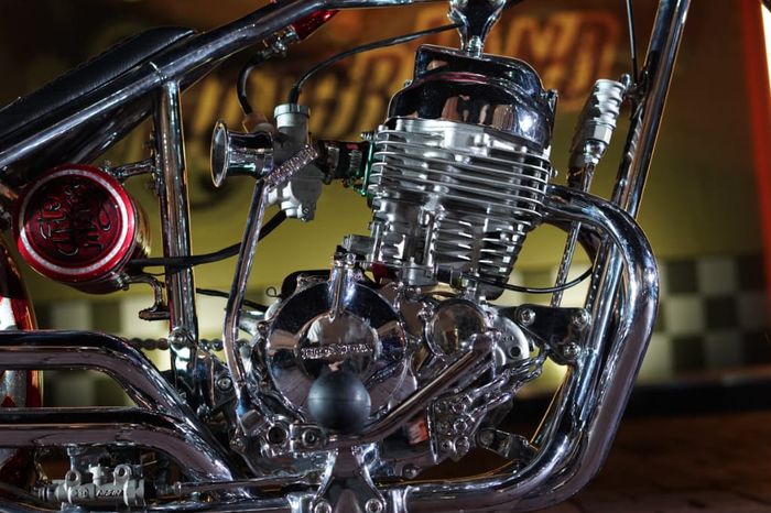 Budi Kurniawan dari Afto Motor Pekanbaru membuat chopper berbasis Honda XR 400 dan berhasil menjadi Best of the Best Regional Medan