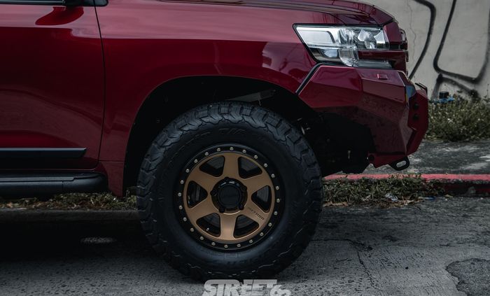 Toyota Land Cruiser pakai pelek Method 310 Con-6 ukuran 18 inci