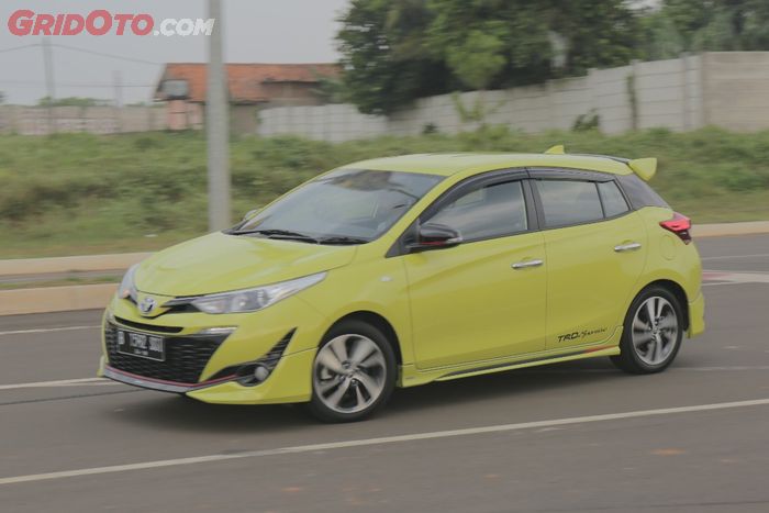 Toyota Yaris TRD Sportivo dilengkapi dengan add-on body kit, membuat tampilan mobil kian sporty.