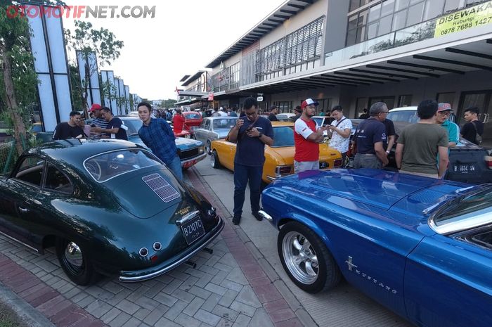 Komunitas Bintaro Retro dan Classic Community ( BRCC) ngumbar di Bintaro