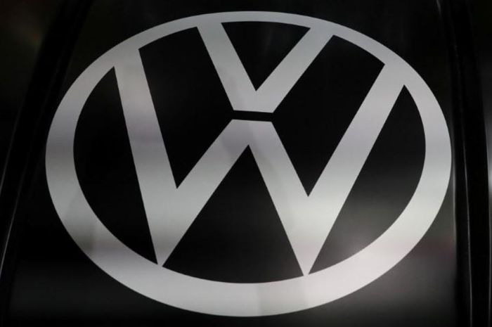 Volkswagen (VW) menghentikan produksi di Rusia karena kekurangan pasokan dari Eropa