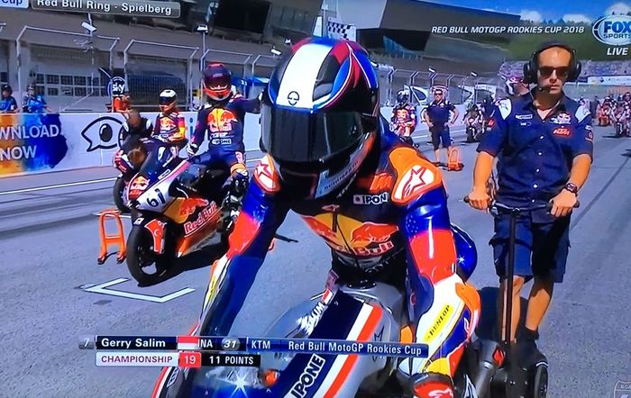 Pembalap Indonesia Gerry Salim menjelang start race 2 Red Bull Rookies Cup di Austria