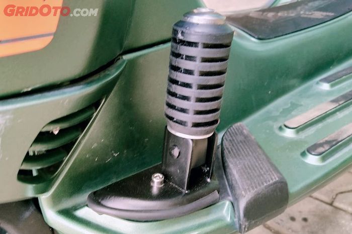 Pasang Footstep Ekstra di Vespa  Matic  Bikin Boncengers 