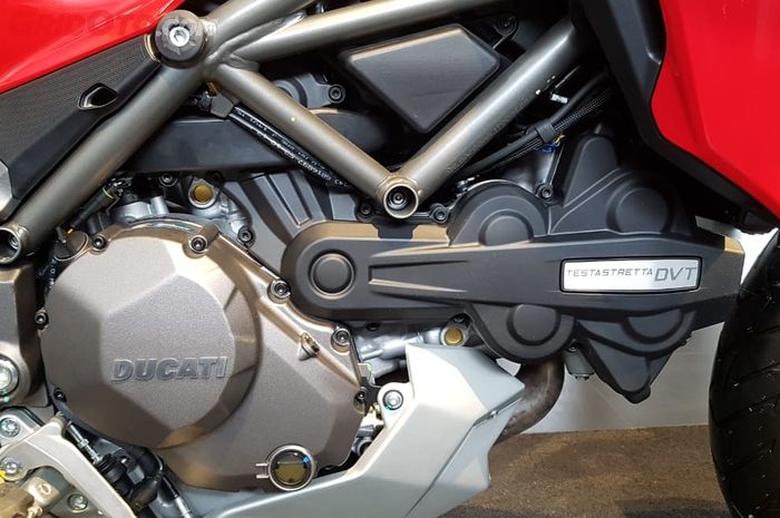 Mesin Ducati Multistrada bertipe Testastretta DVT