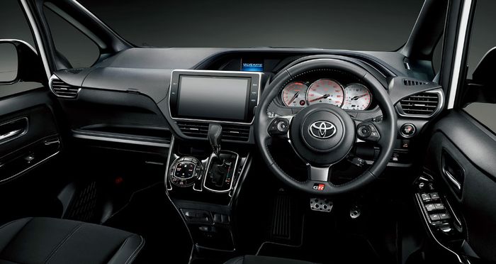 Dashboard Toyota Voxy GR Sport keren dan mewah
