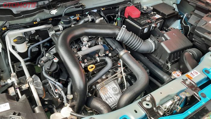 Toyota Raize mengandalkan mesin 3-silinder, 12 Valve DOHC Dual VVT-i yang dikenal sanggup mendulang torsi besar, tenaga Raize sekuat 98 PS pada 6.000 rpm dan torsi puncak menembus 140 Nm pada 2.400-4.000 rpm.