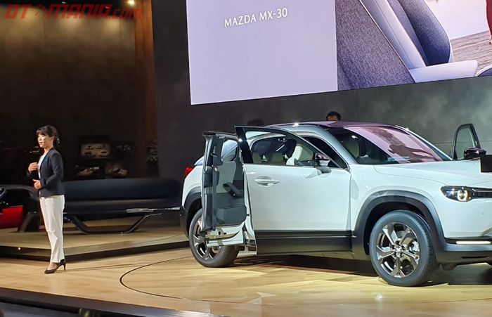 Pintu belakang suicide door