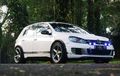 Volkswagen Golf Macan Ternak, Pelek Ferrari, Porsche Cayman Nempel di Bumper