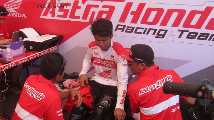 Crosser muda Delvintor Alfarizi andalan AHRT di ajang motocross