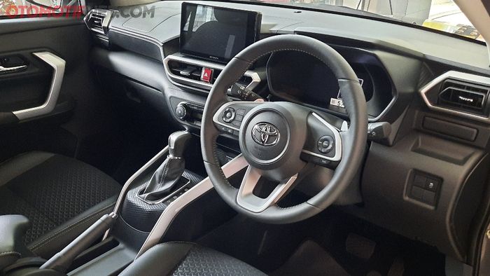 Interior Toyota Raize GR Sport CVT