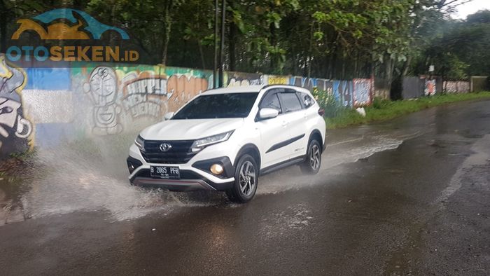 Body Toyota All New Rush TRD Sportivo 2017 AT