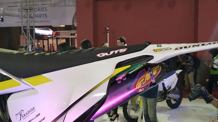 Subframe komposit didesain dari serat karbon