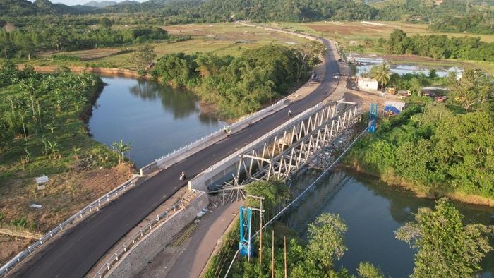 Kementerian PUPR kebut pengerjaan Jalan dan jembatan rute Labuan Bajo-Tanamori sepanjang 25 KM.