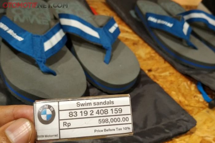 Sandal BMW ini harganya mencapai Rp 598 ribu dan itu belum termasuk pajak 10%