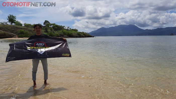 ARCI (Aerox Riders Club Indonesia) saat berada di pantai Lariti