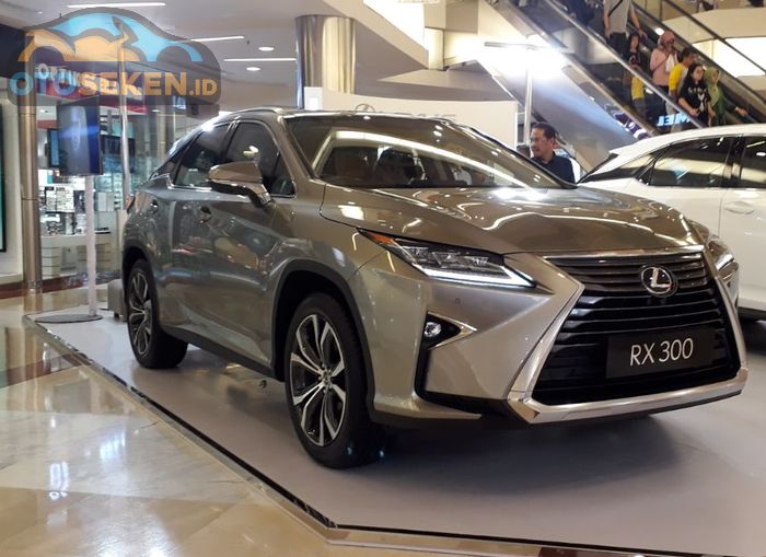 Fascianya mengingatkan pada Lexus RX